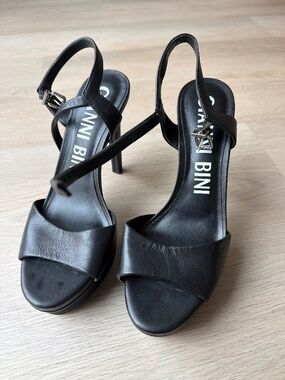Giani Bini platform heel